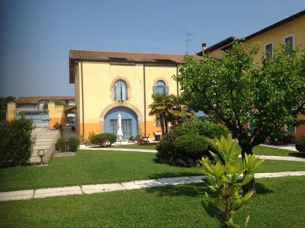 Villa Zanina Peschiera del Garda Bagian luar foto